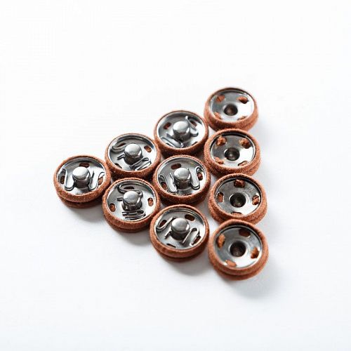Кнопка пришивная 16 м металл 592337 под темный никель/коричневый